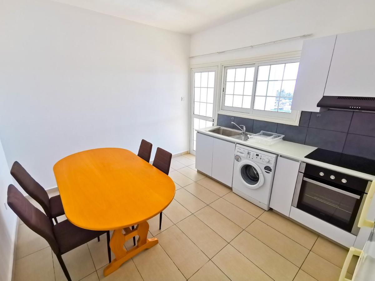 Off Course Seaview Apartment ラルナカ エクステリア 写真