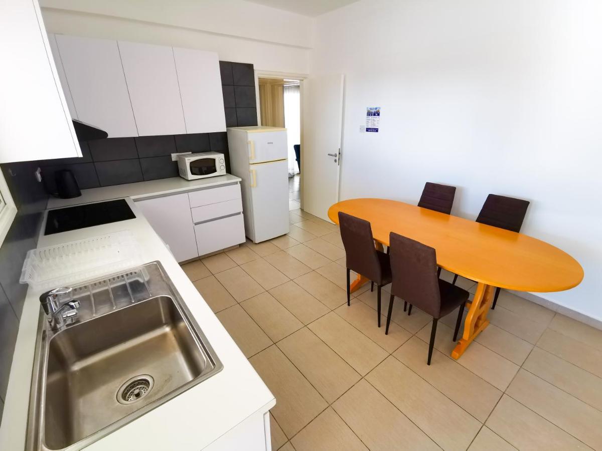 Off Course Seaview Apartment ラルナカ エクステリア 写真