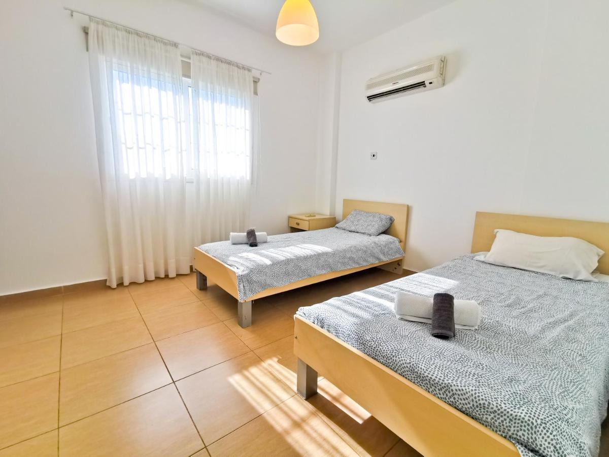 Off Course Seaview Apartment ラルナカ エクステリア 写真